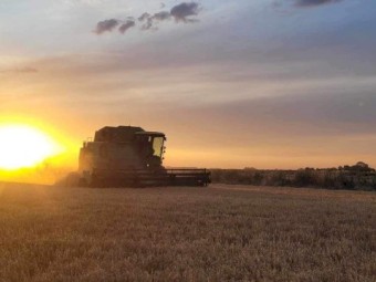 John Deere 8820 with 224 Front and Trailer