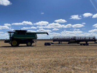 2009 John Deere 9870 Header with 42ft Honeybee Front with Trailer