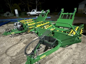 Round Bale feeders Elsworth new