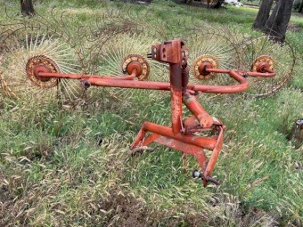 Three point likage 4 Wheel Rake