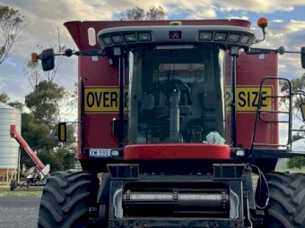 2009 Massey Ferguson 9790 Header with Agco 36ft Draper Front