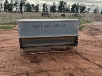 Cowra Lick Feeder 