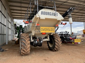 2020 John Deere 1830 50ft & Bourgault 6550 triple bin