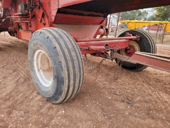 International 915 hydrostatic turbo diesel header harvester