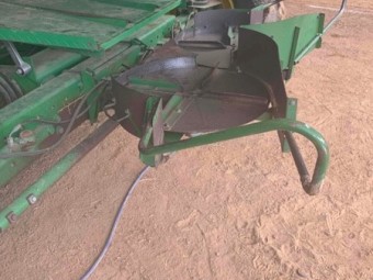 John Deere 9600 4wd Header