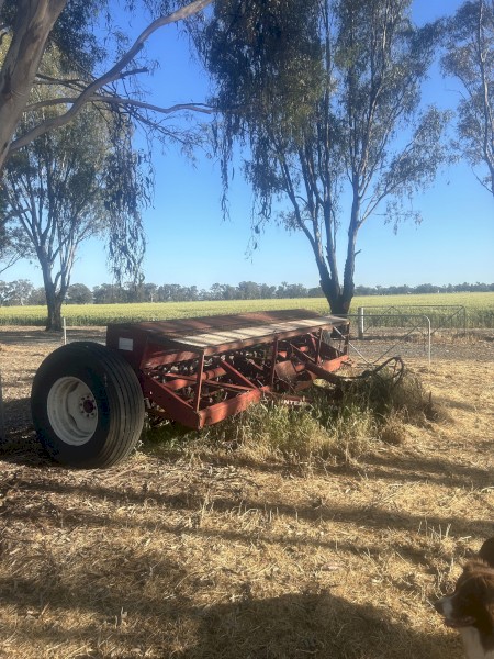 International 28 run 511 combine