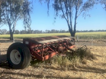 International 28 run 511 combine