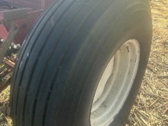 International 28 run 511 combine