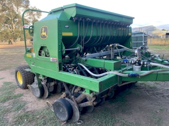 John Deere 1590 Disc Seeder