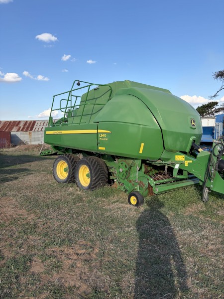 John Deere l340 baler