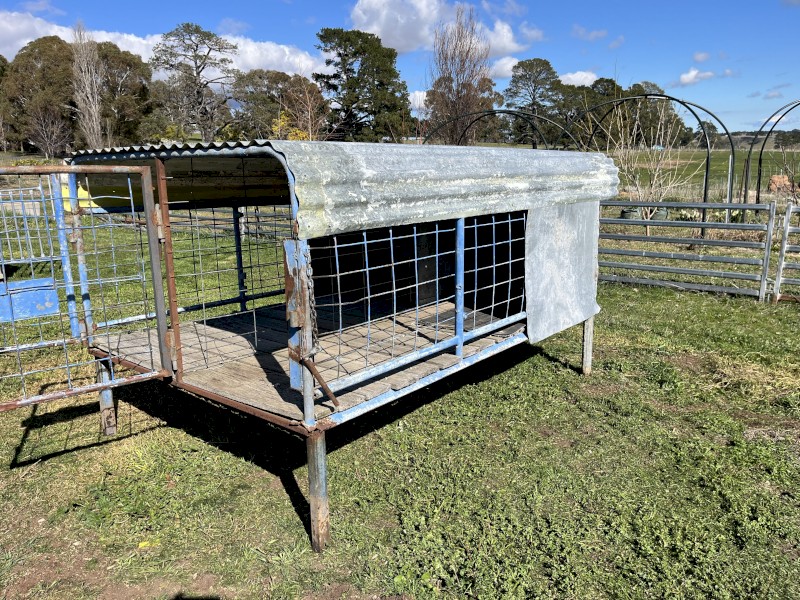 2  bay elevated dog kennel 