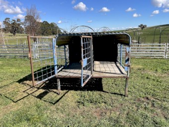2  bay elevated dog kennel 