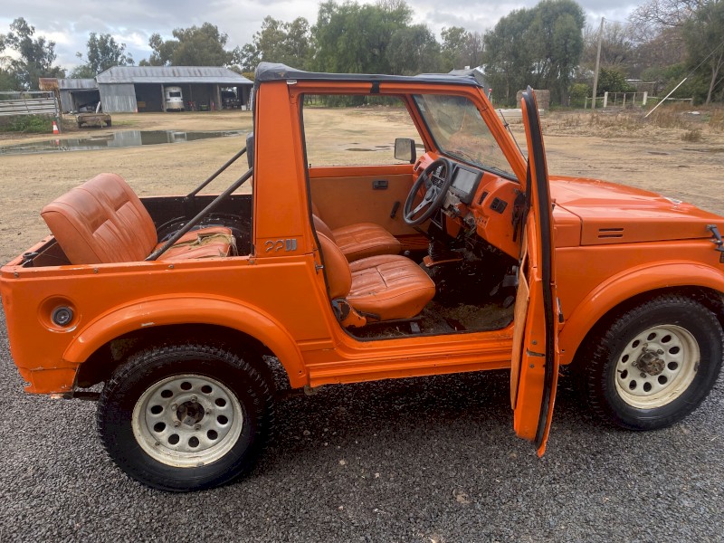 Suzuki sierra soft top