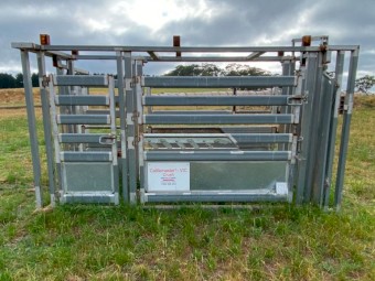 METALCORP CATTLEMASTER CRUSH with Optional Custom Roof