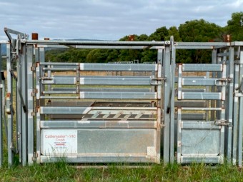 METALCORP CATTLEMASTER CRUSH with Optional Custom Roof