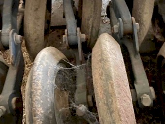 International 511 Disc Combine