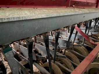 International 511 Disc Combine