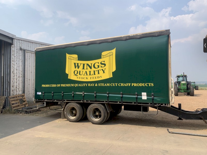 AM Trailers 10 pallet curtainside pig trailer 