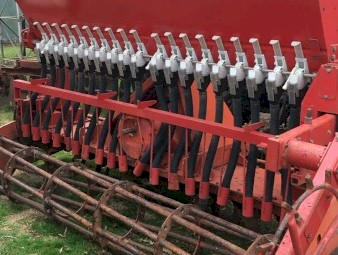 Kuhn Power Harrow w/ Duncan Uni Seeder