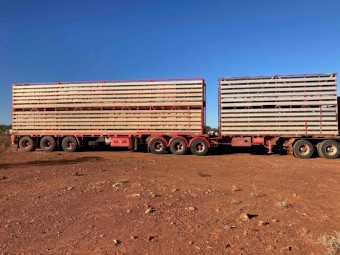 B/double set of convertable stock crates