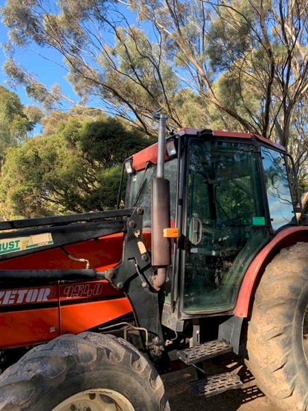 ZETOR 9540 Tractor with FEL