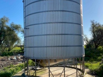 3x Nelson Silos 1x Unknown