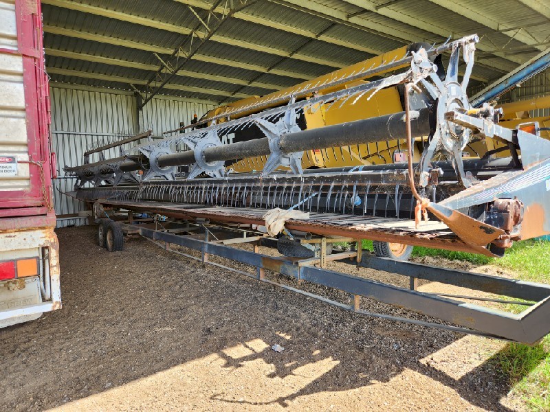 MacDon 962 Draper front 36' with 871 CAT adapter 