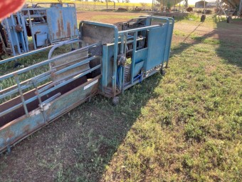 Peak-Hill Air Rotate Sheep Handler