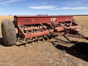 International 511 Combine