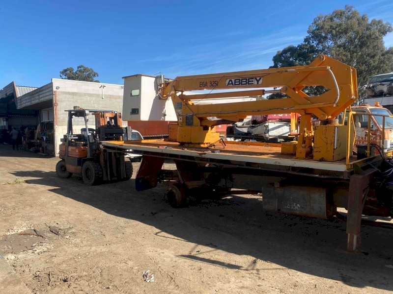 Cherry Picker with independent petrol engine pump