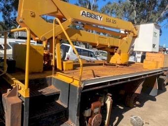 Cherry Picker with independent petrol engine pump