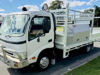 HINO 300 CONCRETE SET UP TRUCK! CAR LICENCE! AUTO!