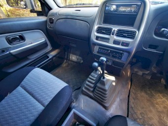 Nissan Navara D22 ST-R 4x4 single cab