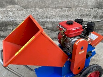 Portable gasoline grass cutter