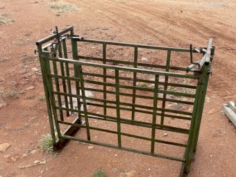 Hecton Stock Worker with Ruddwieigh Scales &amp;amp;amp;amp; Weigh Crate