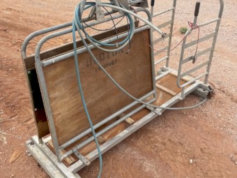 Hecton Stock Worker with Ruddwieigh Scales &amp;amp;amp;amp; Weigh Crate