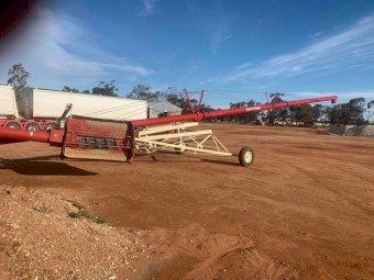 Farm King 1070 Swing Away auger