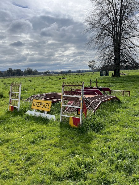 Windrower transport carrier 