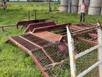 Windrower transport carrier 