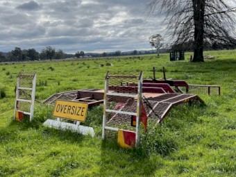 Windrower transport carrier 