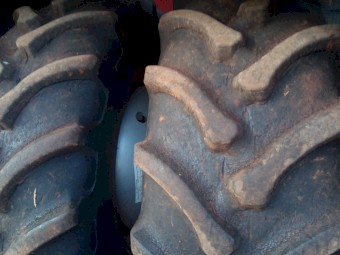 Dual wheels and tyres 