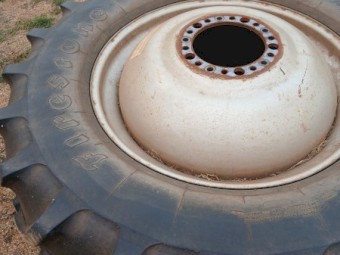 Dual wheels and tyres 