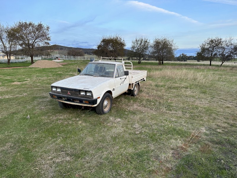 Mitsubishi Express 4WD Ute