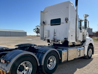 2021 Mack Superliner Prime Mover