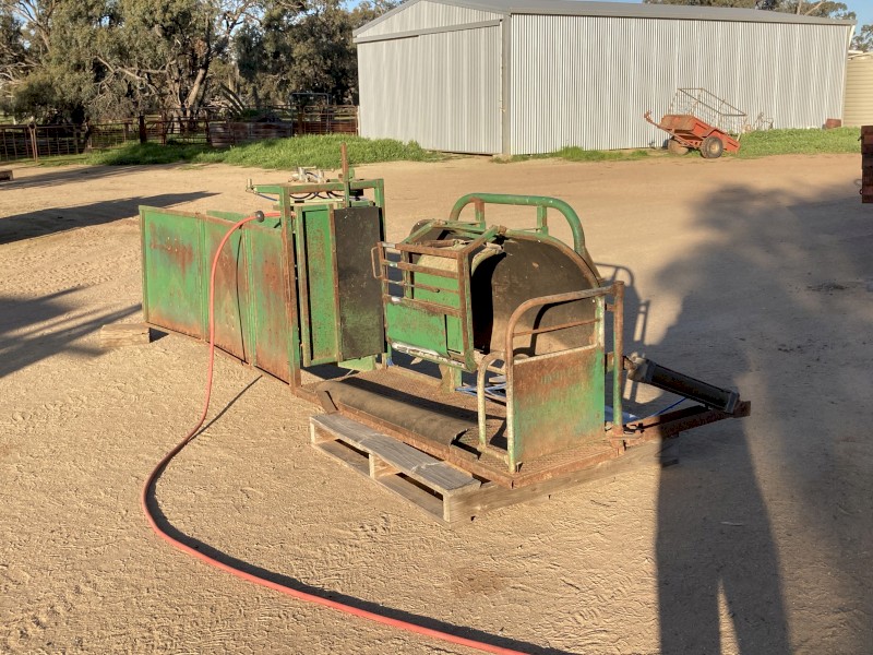 Air Operated Sheep Handler