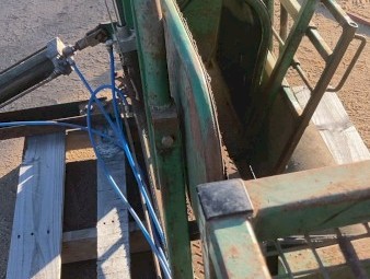 Air Operated Sheep Handler