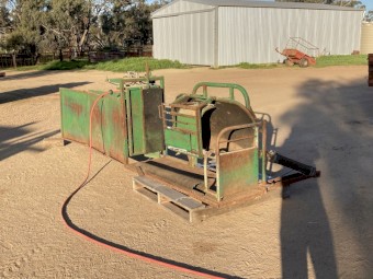 Air Operated Sheep Handler