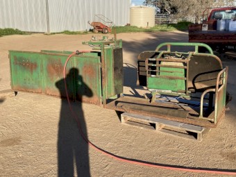 Air Operated Sheep Handler