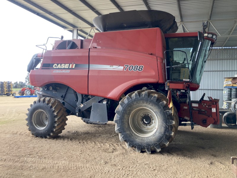 Case IH 7088 4WD Header with 35’ Draper Front & Trailer