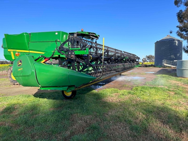 2019 John Deere 740D Draper Front